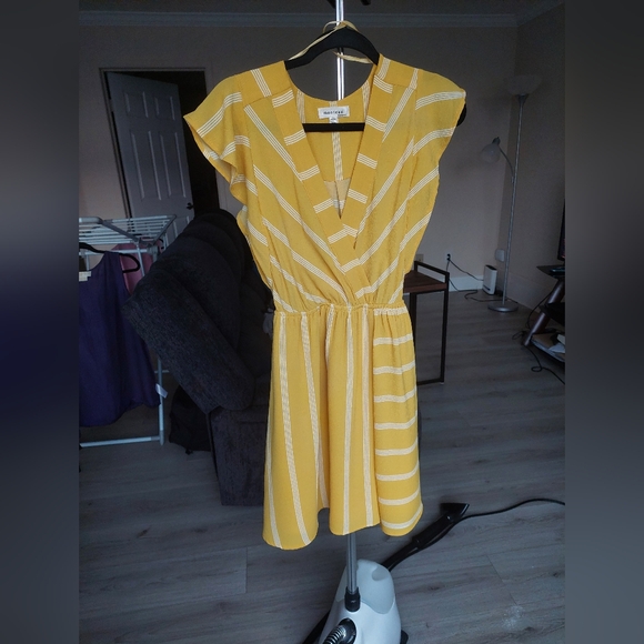 Monteau Dresses & Skirts - Cute yellow dress